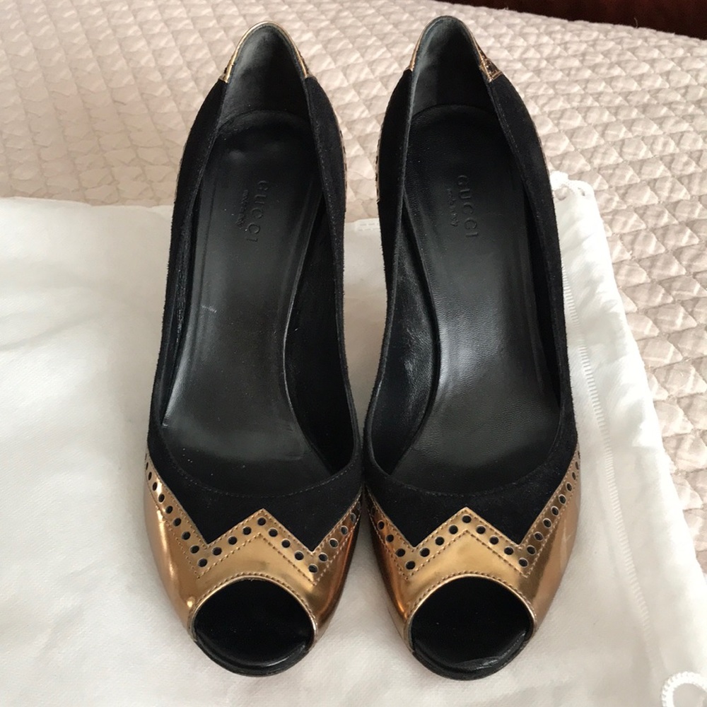 Gucci Suede Pumps